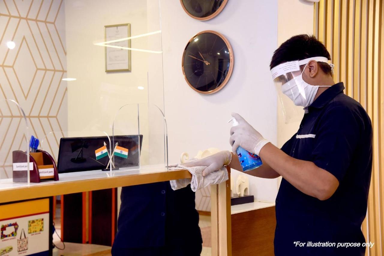 Vaccinated Staff - Capital O 13823 Hotel Praveen International Ulhasnagar Экстерьер фото